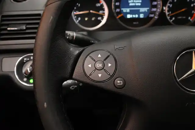 Sininen Sedan, Mercedes-Benz C – FMX-147