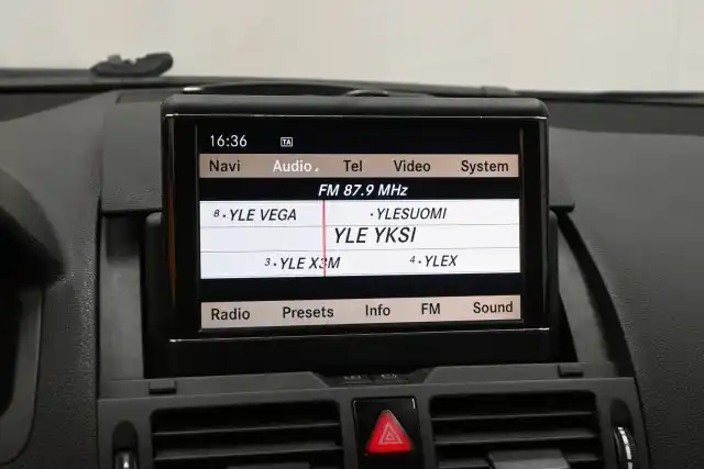Sininen Sedan, Mercedes-Benz C – FMX-147