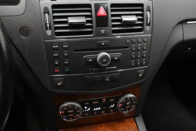 Sininen Sedan, Mercedes-Benz C – FMX-147