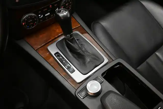 Sininen Sedan, Mercedes-Benz C – FMX-147