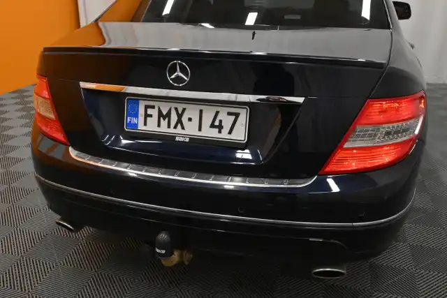 Sininen Sedan, Mercedes-Benz C – FMX-147