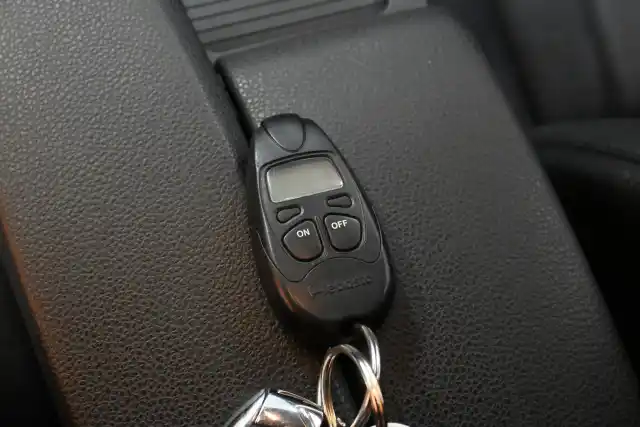 Sininen Sedan, Mercedes-Benz C – FMX-147