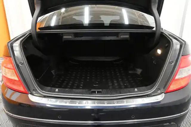 Sininen Sedan, Mercedes-Benz C – FMX-147