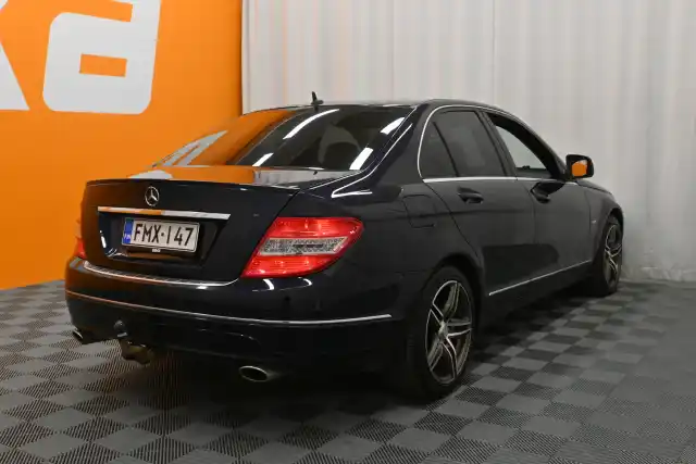 Sininen Sedan, Mercedes-Benz C – FMX-147