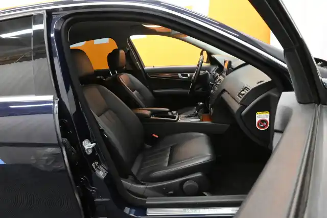 Sininen Sedan, Mercedes-Benz C – FMX-147