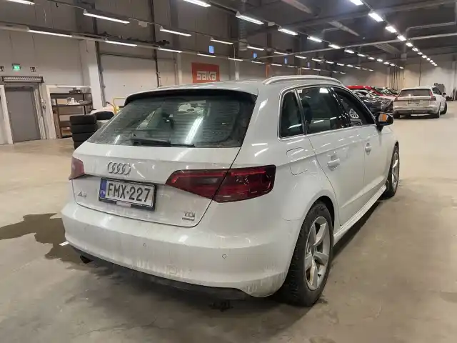 Valkoinen Viistoperä, Audi A3 – FMX-227