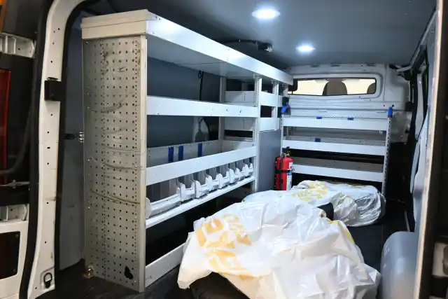 Valkoinen Pakettiauto, Opel Vivaro – FMX-281