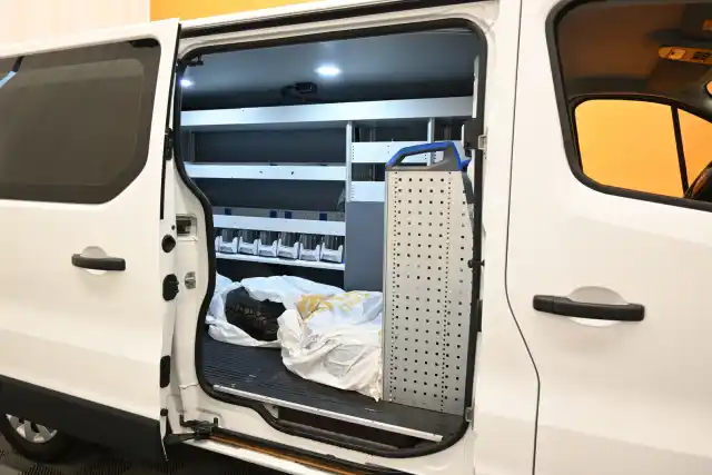 Valkoinen Pakettiauto, Opel Vivaro – FMX-281