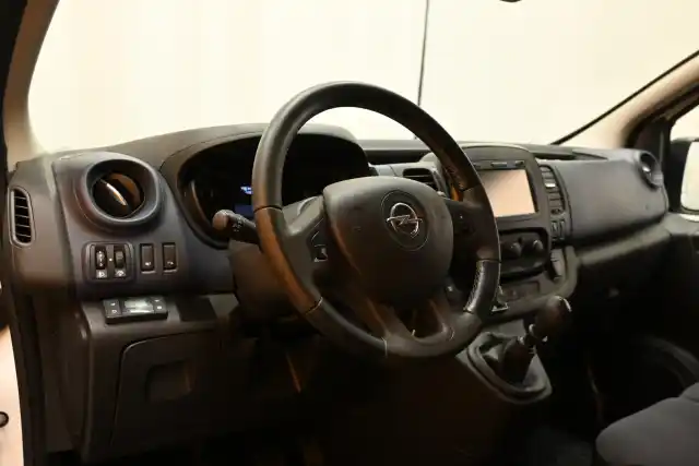 Valkoinen Pakettiauto, Opel Vivaro – FMX-281