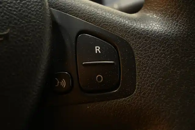 Valkoinen Pakettiauto, Opel Vivaro – FMX-281