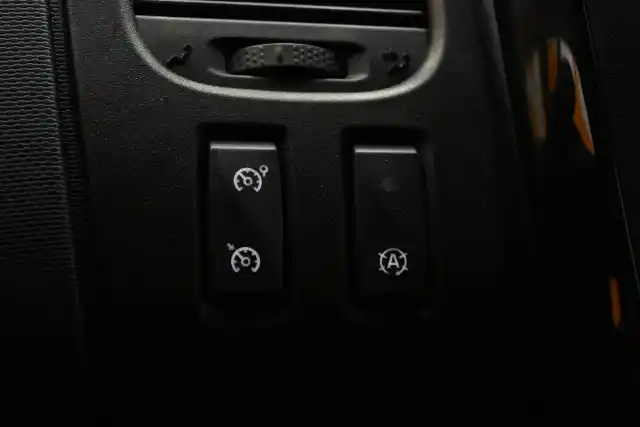 Valkoinen Pakettiauto, Opel Vivaro – FMX-281