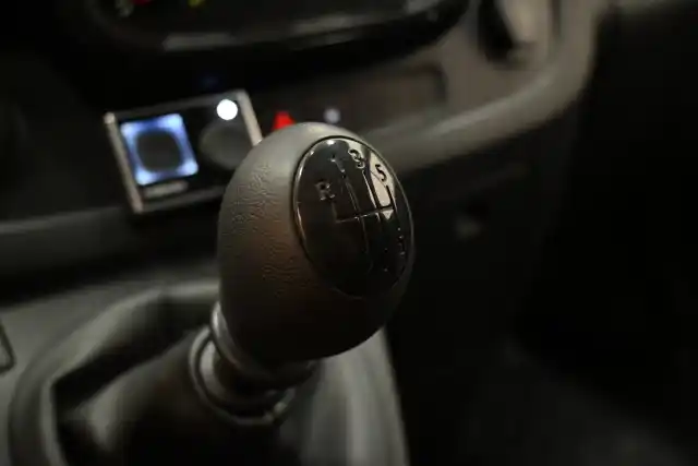 Valkoinen Pakettiauto, Opel Vivaro – FMX-281