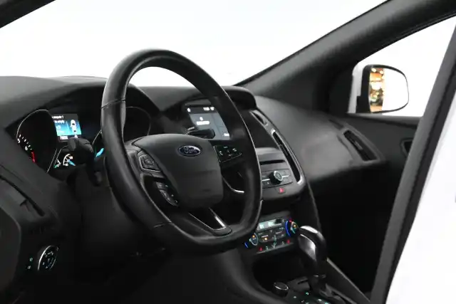 Valkoinen Farmari, Ford Focus – FMX-687