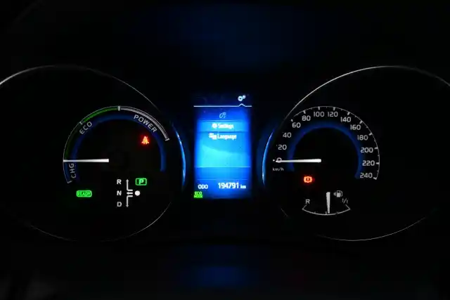 Harmaa Farmari, Toyota Auris – FMX-970
