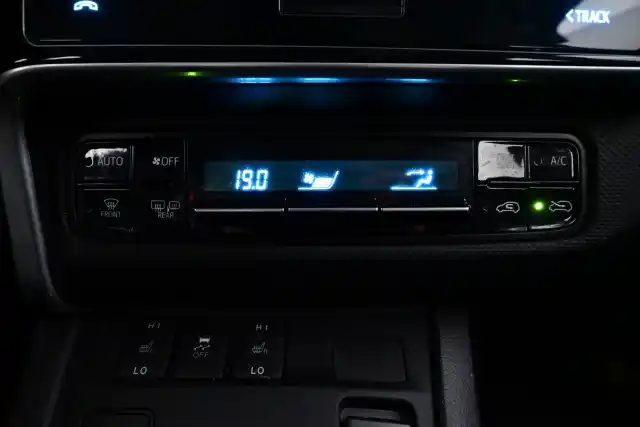 Harmaa Farmari, Toyota Auris – FMX-970