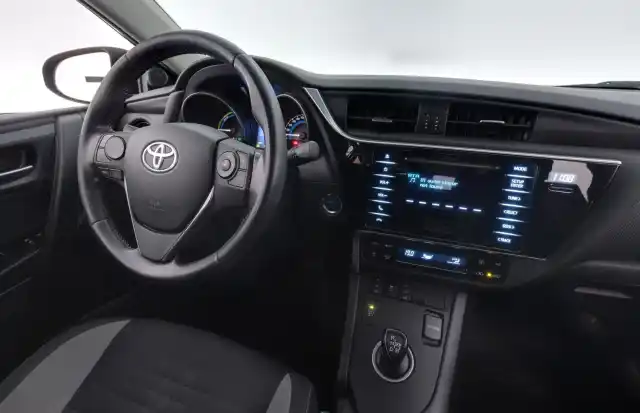 Harmaa Farmari, Toyota Auris – FMX-970