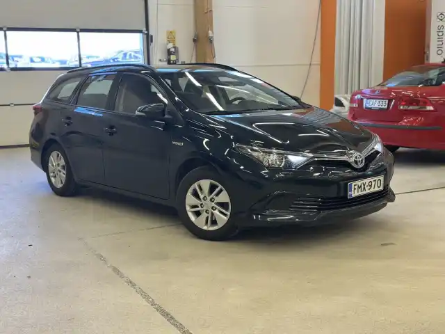 Harmaa Farmari, Toyota Auris – FMX-970