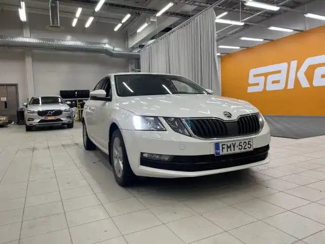 Valkoinen Viistoperä, Skoda Octavia – FMY-525