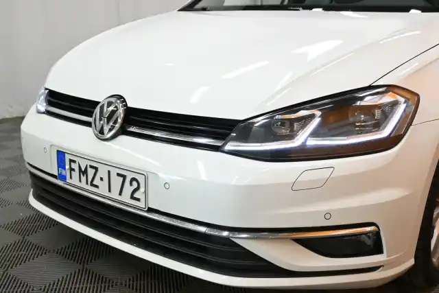 Valkoinen Viistoperä, Volkswagen Golf – FMZ-172