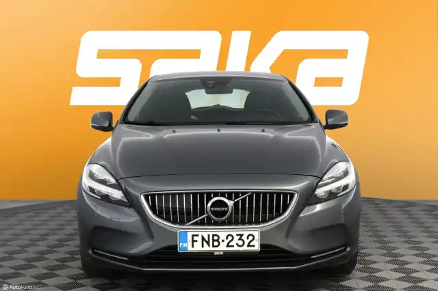 Harmaa Viistoperä, Volvo V40 – FNB-232