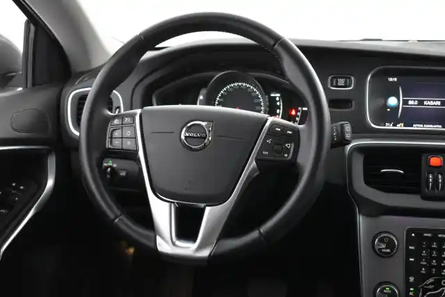 Harmaa Viistoperä, Volvo V40 – FNB-232