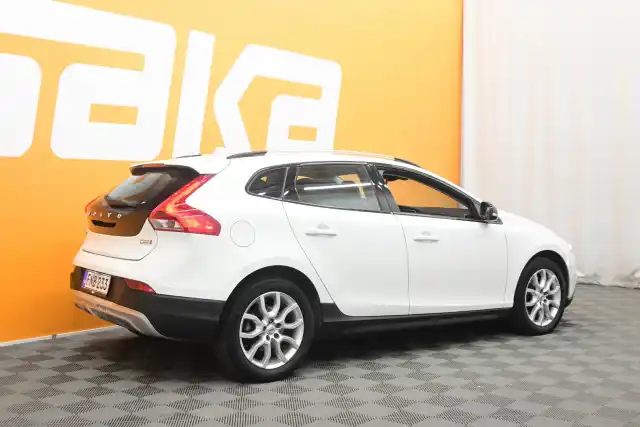 Valkoinen Viistoperä, Volvo V40 Cross Country – FNB-233