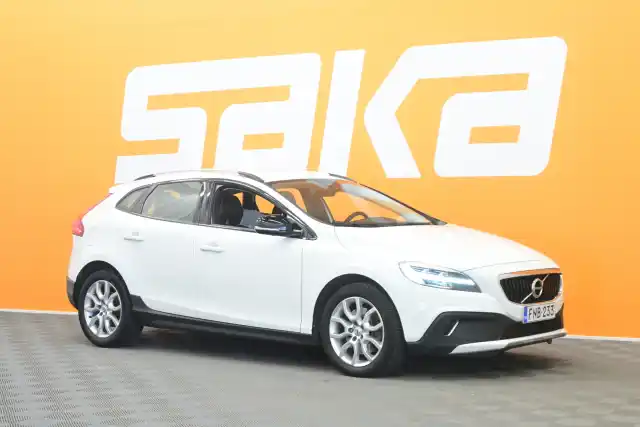 Valkoinen Viistoperä, Volvo V40 Cross Country – FNB-233