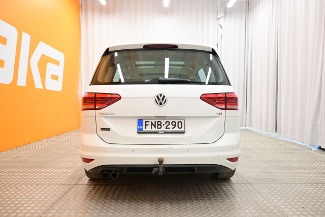 Valkoinen Tila-auto, Volkswagen Touran – FNB-290