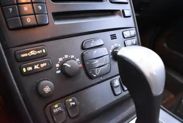 Vihreä Farmari, Volvo XC90 – FNB-551