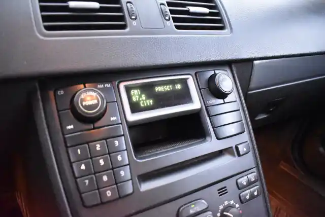 Vihreä Farmari, Volvo XC90 – FNB-551