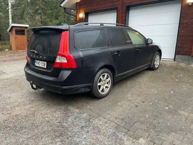 Musta Farmari, Volvo V70 – FNC-108