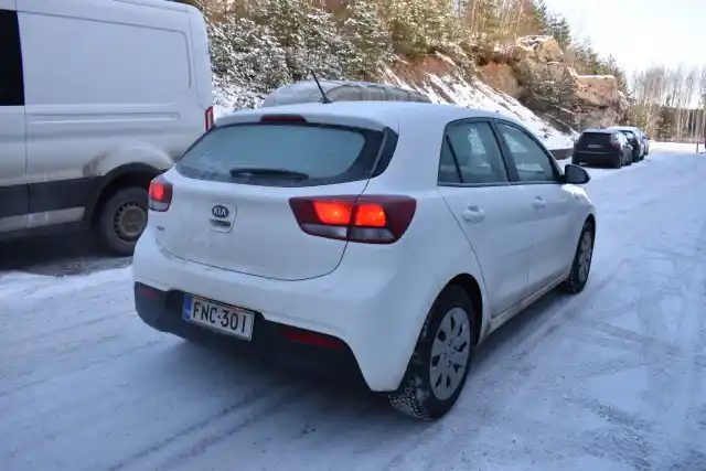 Valkoinen Viistoperä, Kia Rio – FNC-301