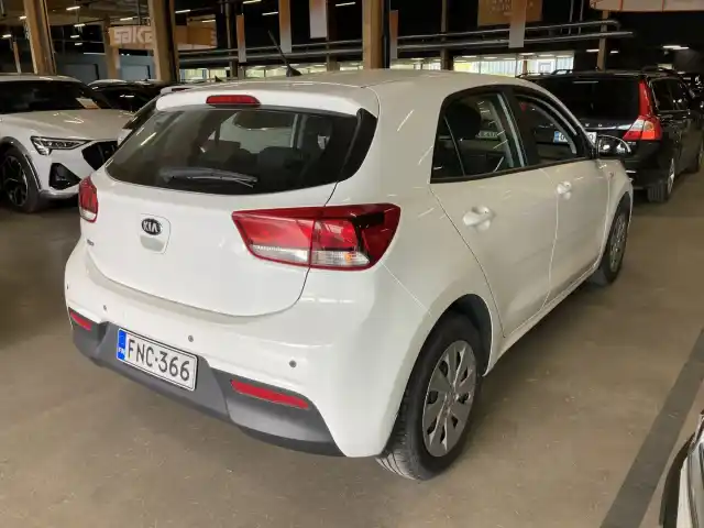 Valkoinen Viistoperä, Kia Rio – FNC-366