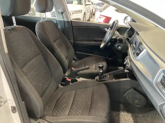 Valkoinen Viistoperä, Kia Rio – FNC-366