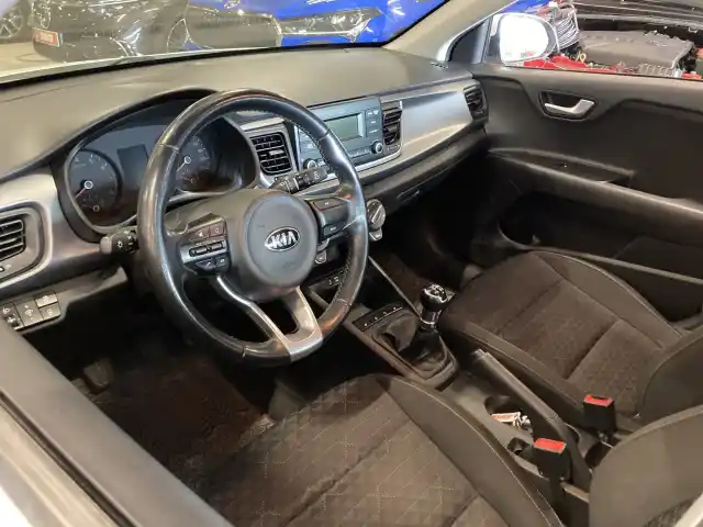 Valkoinen Viistoperä, Kia Rio – FNC-366