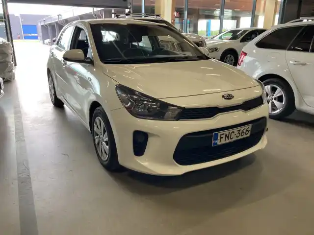 Valkoinen Viistoperä, Kia Rio – FNC-366