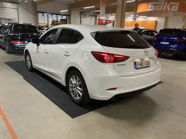 Valkoinen Viistoperä, Mazda 3 – FNE-158