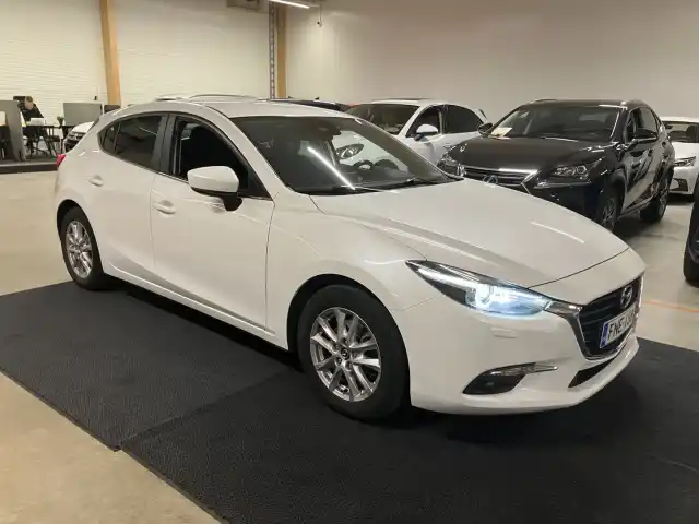 Valkoinen Viistoperä, Mazda 3 – FNE-158