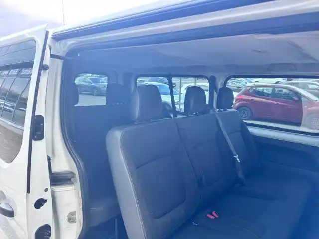 Valkoinen Tila-auto, Opel Vivaro – FNE-195