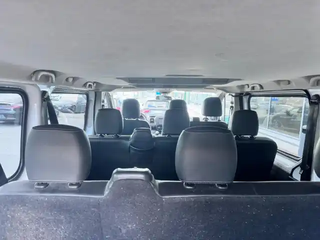 Valkoinen Tila-auto, Opel Vivaro – FNE-195