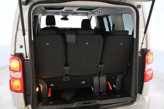 Harmaa Tila-auto, Toyota Proace Verso – FNE-808