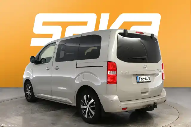 Harmaa Tila-auto, Toyota Proace Verso – FNE-808