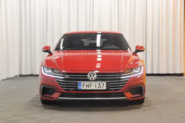 Punainen Sedan, Volkswagen Arteon – FNF-137