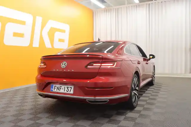 Punainen Sedan, Volkswagen Arteon – FNF-137