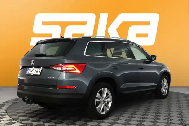 Harmaa Maastoauto, Skoda Kodiaq – FNF-185