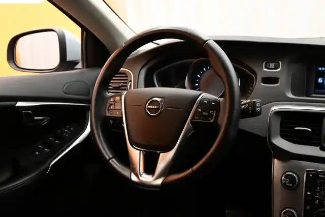 Sininen Viistoperä, Volvo V40 – FNF-363