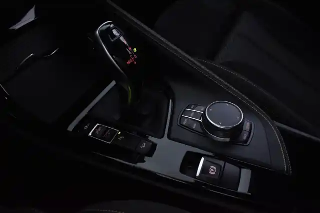 Keltainen Maastoauto, BMW X2 – FNF-883