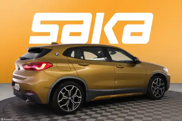 Keltainen Maastoauto, BMW X2 – FNF-883