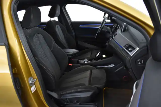 Keltainen Maastoauto, BMW X2 – FNF-883