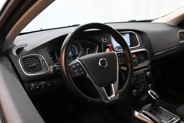 Sininen Viistoperä, Volvo V40 Cross Country – FNG-291